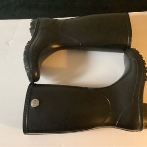 Size 8 Ugg Rain Boots.